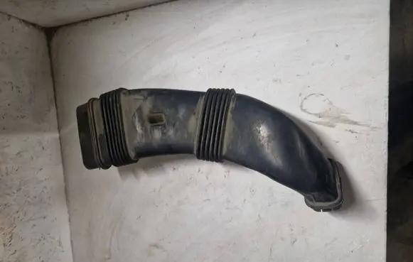 Volvo V70 Air intake duct part 31216029