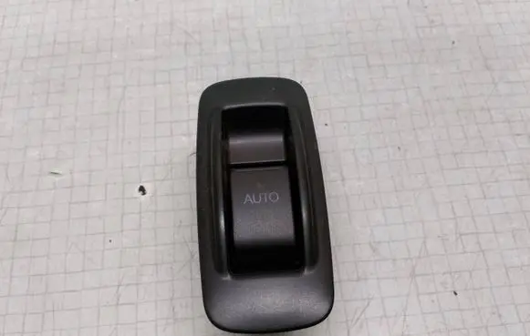 Toyota Corolla E120 E130 Electric window control switch 8480102411B1