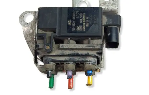 Audi Q7 4L Air suspension valve block 151524000082