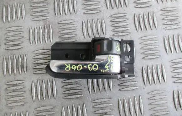 Toyota Avensis T250 Front door interior handle