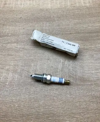 Ford Ka Spark plug 1542499 9S5112405AA ZKR7A