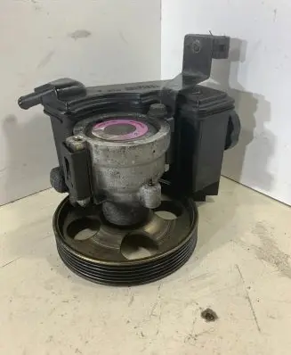 Peugeot 206 CC Power steering pump 9662127480