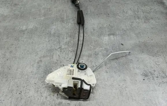 Honda CR-V Front door lock 72111SWAG1