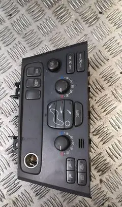 Volvo V70 Climate control unit 8651242