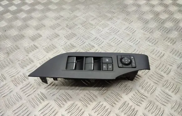 Toyota RAV 4 (XA50) Electric window control switch 8404042080
