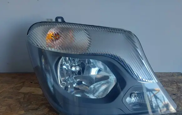 Mercedes-Benz Sprinter W906 Headlight/headlamp A9068202461