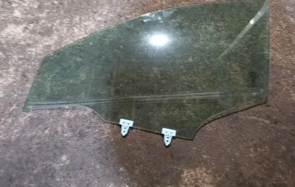Nissan Qashqai Front door window glass four-door