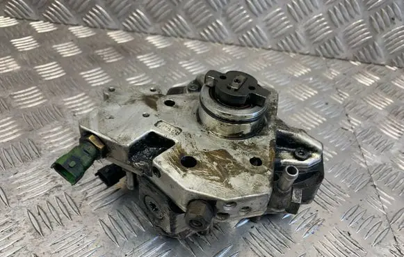 Volvo V50 Fuel injection high pressure pump 0445010111