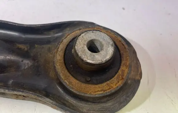 Mercedes-Benz Vito Viano W638 Front lower control arm/wishbone A6383300010