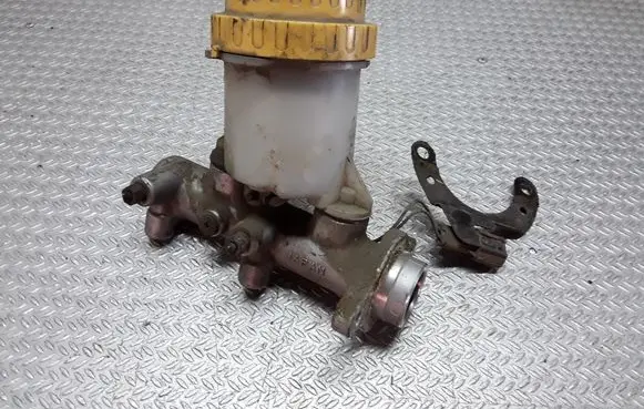 Subaru Impreza I Master brake cylinder