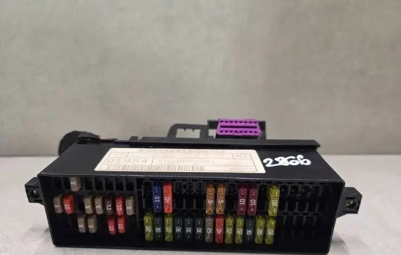 Audi Q3 8U Fuse module 6R0937615