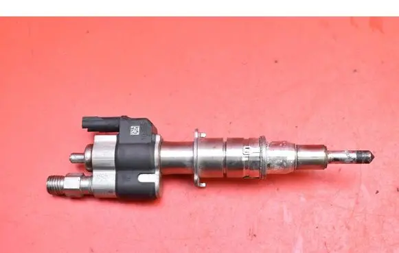 BMW 7 F01 F02 F03 F04 Fuel injector 7585261