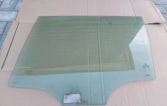 Volkswagen Golf VII Rear door window glass 5G9845025