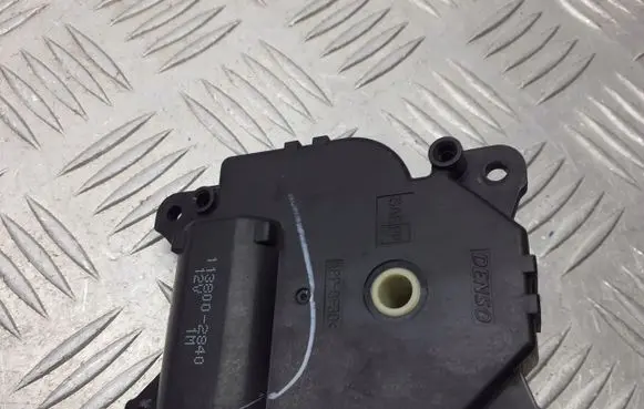 Toyota Auris 150 Air flap motor/actuator 113800-2840
