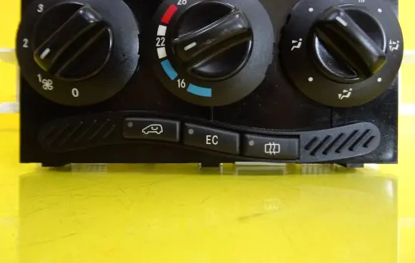 Mercedes-Benz A W168 Climate control unit 1688300485