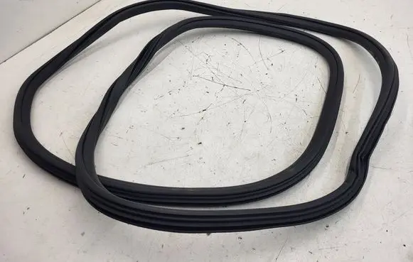 Porsche Macan (95B) Front door rubber seal 95B831721B