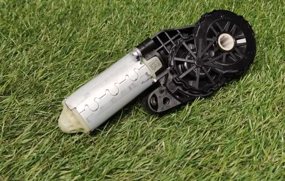 Ford Fusion II Seat adjustment motor 82753734 827537344005