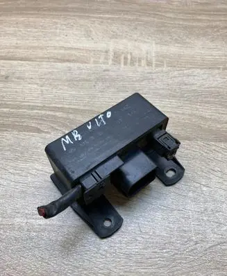 Mercedes-Benz Sprinter W906 Glow plug pre-heat relay 0005453516