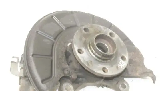 Audi Q3 8U Front wheel hub