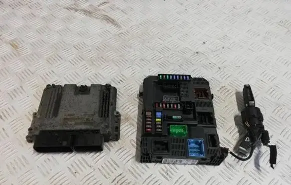 Peugeot 308 Engine control unit/module 0281031043 9806460480 9809478580