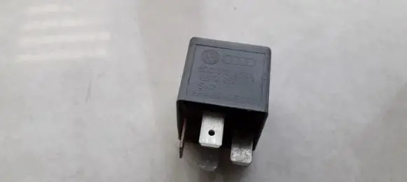 Skoda Superb B5 (3U) Other relay 8D0951253A