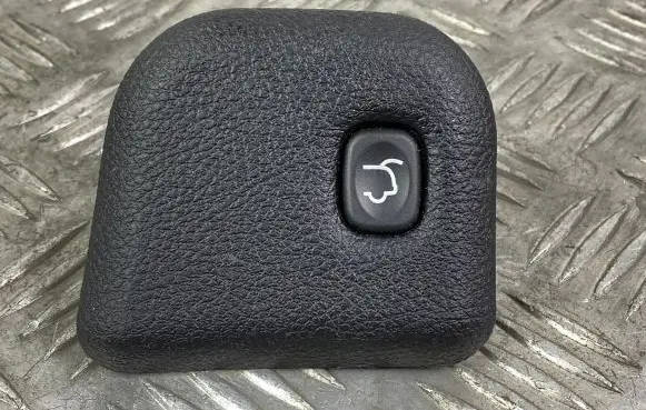 Jeep Grand Cherokee Tailgate/boot open switch button 