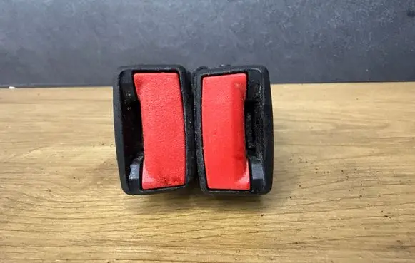 Opel Insignia A Rear seatbelt buckle 13267110