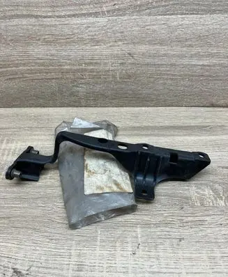 Porsche Cayenne (9PA) Headlight/headlamp mounting bracket 7L0805734