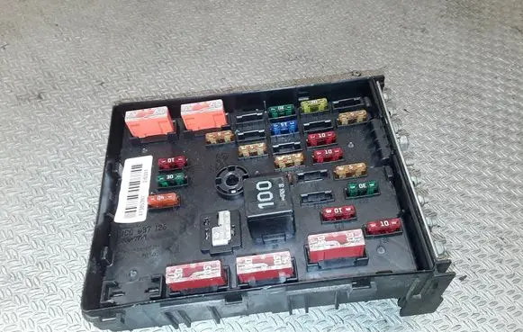 Volkswagen PASSAT B6 Fuse module 3C0937125