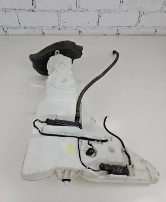 Windshield washer fluid reservoir/tank
