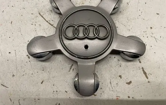 Audi A3 S3 8V Original wheel cap 8R0601165