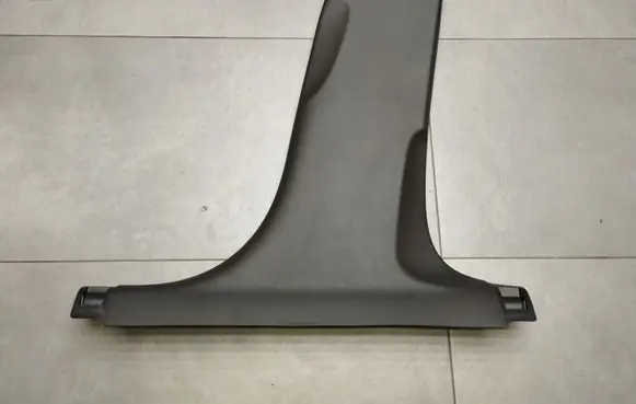 (B) pillar trim (bottom)