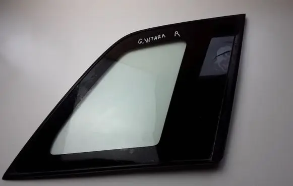 Suzuki Grand Vitara II Front triangle window/glass 8456065J00