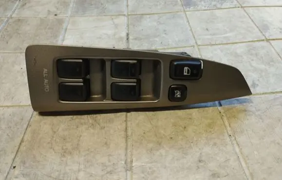 Toyota Corolla Verso E121 Electric window control switch 8404013080 5147700