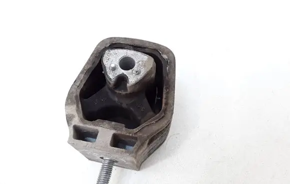 Mercedes-Benz B W245 Engine mount bracket