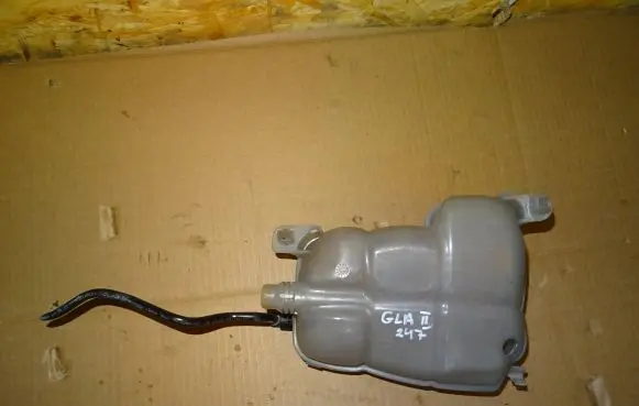 Mercedes-Benz GLA H247 Coolant expansion tank/reservoir A2475000049