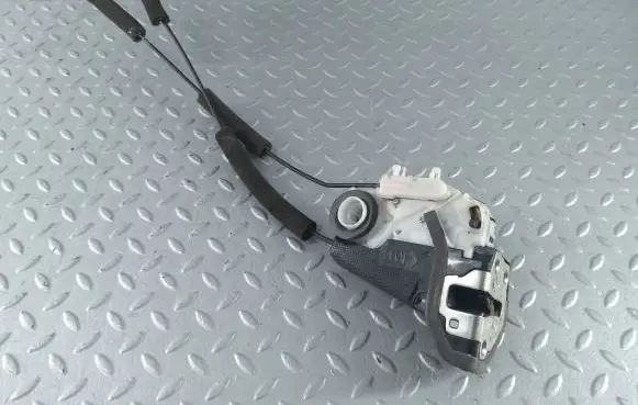 Subaru Outback (BS) Rear door lock 61035AL110