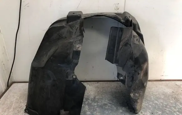 Front wheel arch liner splash guards
