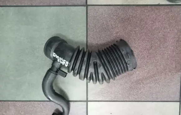 Jeep Grand Cherokee (WJ) Turbo air intake inlet pipe/hose A6650940009