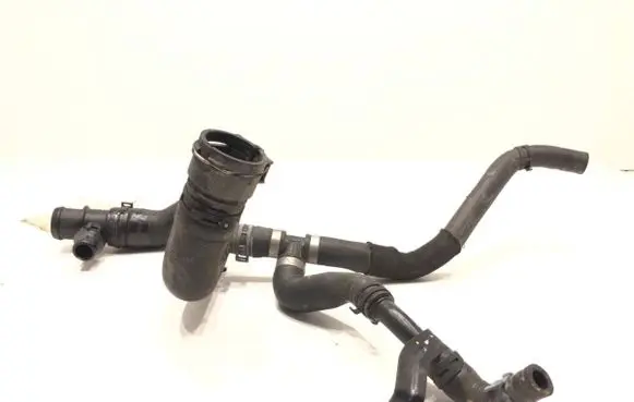 Engine coolant pipe/hose