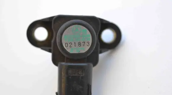 Mercedes-Benz C W204 Air pressure sensor A0041533228