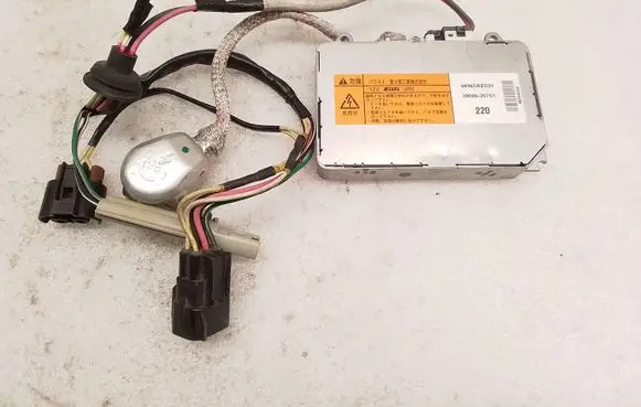 Subaru Legacy Headlight ballast module Xenon 84965AE020 3900020751