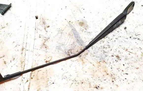 Volvo V50 Front wiper blade arm 30698250
