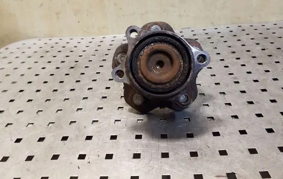 Nissan Qashqai Rear wheel hub