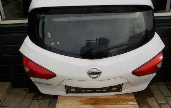 Nissan Pulsar Tailgate/trunk/boot lid 82649
