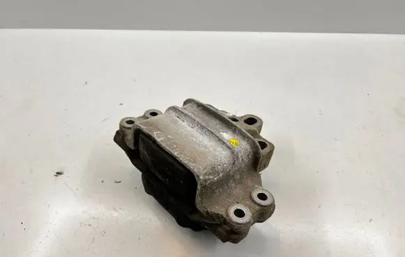 Audi TT TTS Mk2 Engine mount bracket 8J0199555