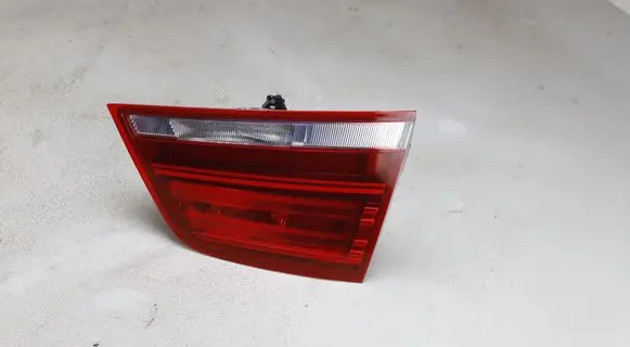 Tailgate rear/tail lights