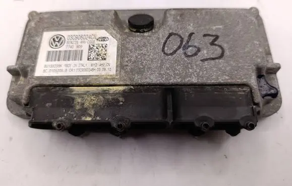 Volkswagen Polo V 6R Engine control unit/module 03C906024CN 8U13X239K 0105008