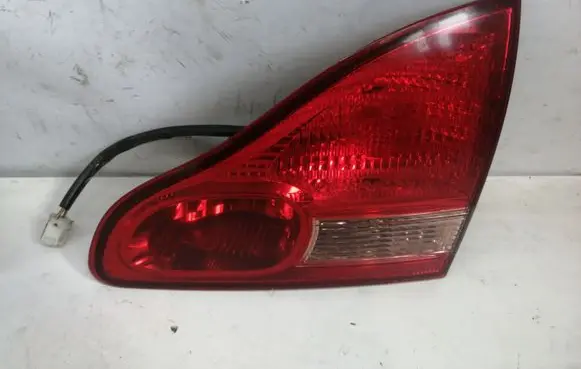 Toyota Avensis Verso Tailgate rear/tail lights