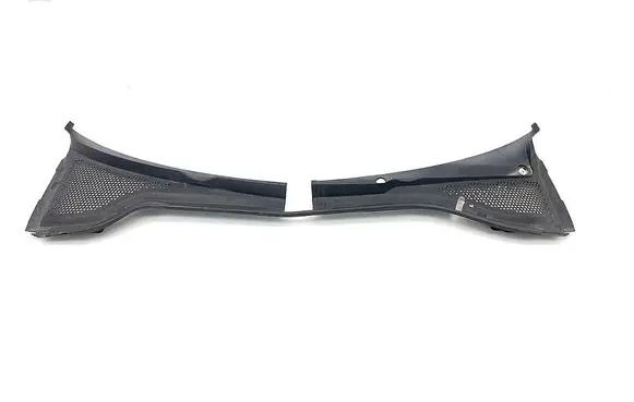 Volkswagen Golf VII Wiper trim